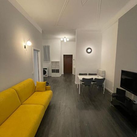 Centrale Apartment Milan Bagian luar foto