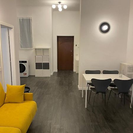 Centrale Apartment Milan Bagian luar foto